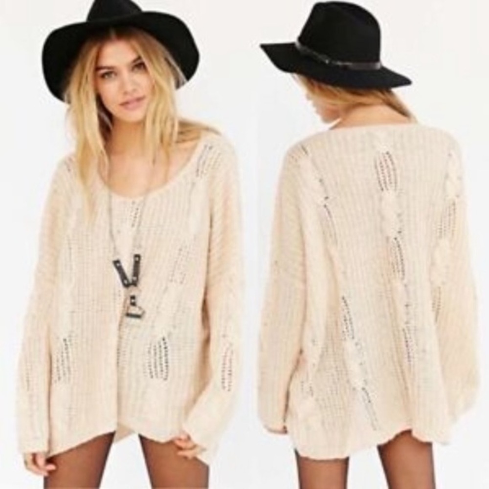 UNIF X Urban outfitters size small cream oversized sweater
